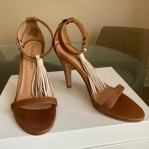 EUC! Ulia Johnson Ankle Strap heels w/changble Tassels, Tan Leather, Women 36/6